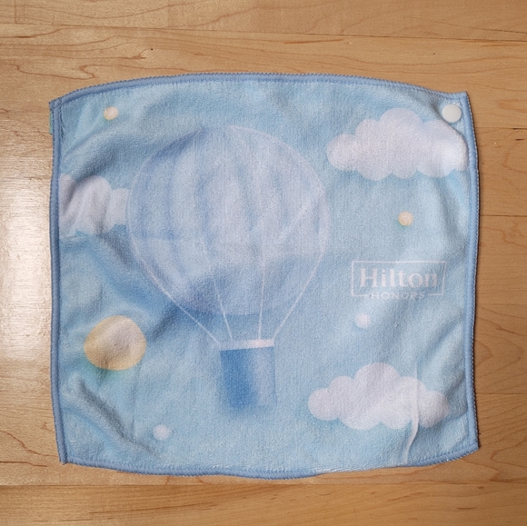 Hilton Honors Blue Air Balloon Baby Bib Exclusive New - Picture 5 of 8